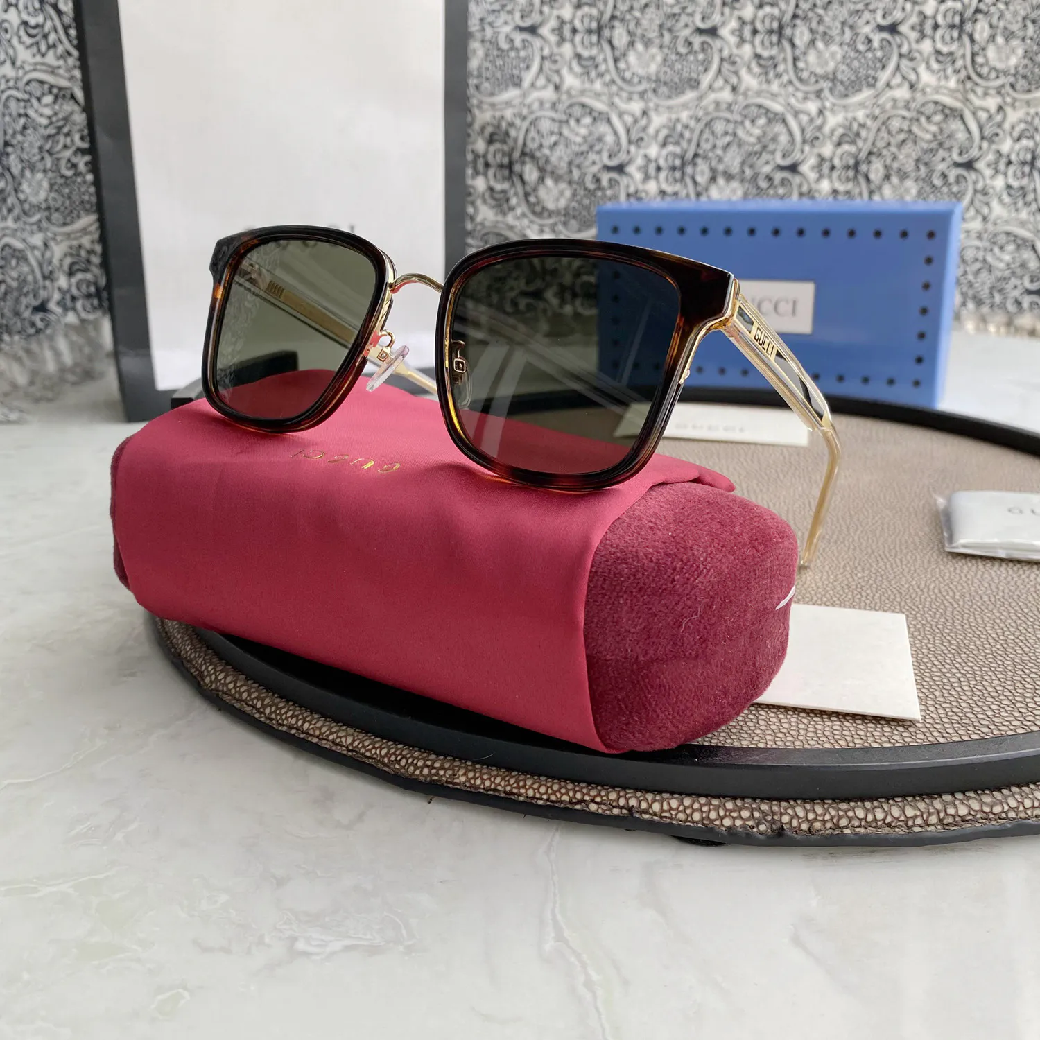 Gucci Eyewear square tinted sunglasses — image 2
