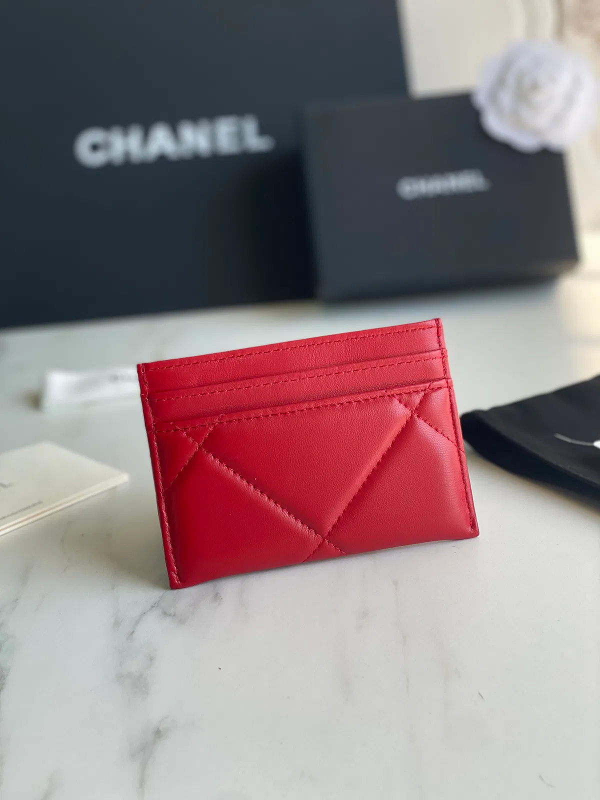 CHANEL 19 CARD HODLER — image 2