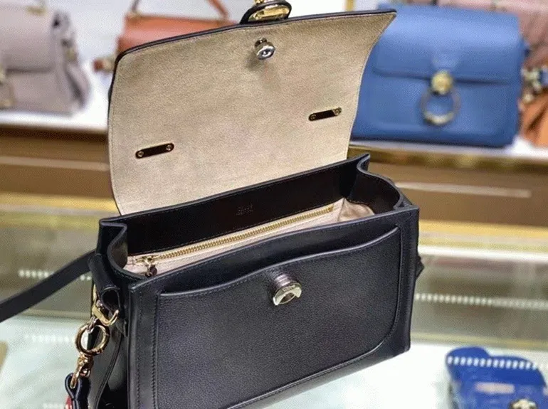 Top Quality Knockoff Chloe Small Tess Day Bag In Black Grained Leather — image 2