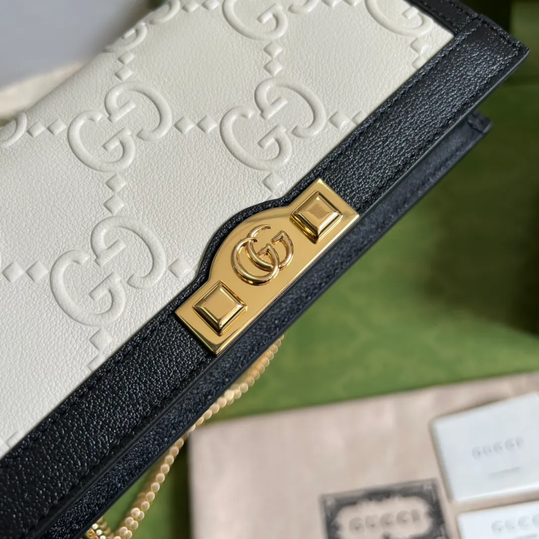 Gucci Leather clutch — image 7