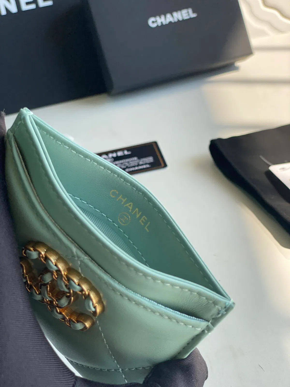 CHANEL 19 CARD HOLDER — image 3