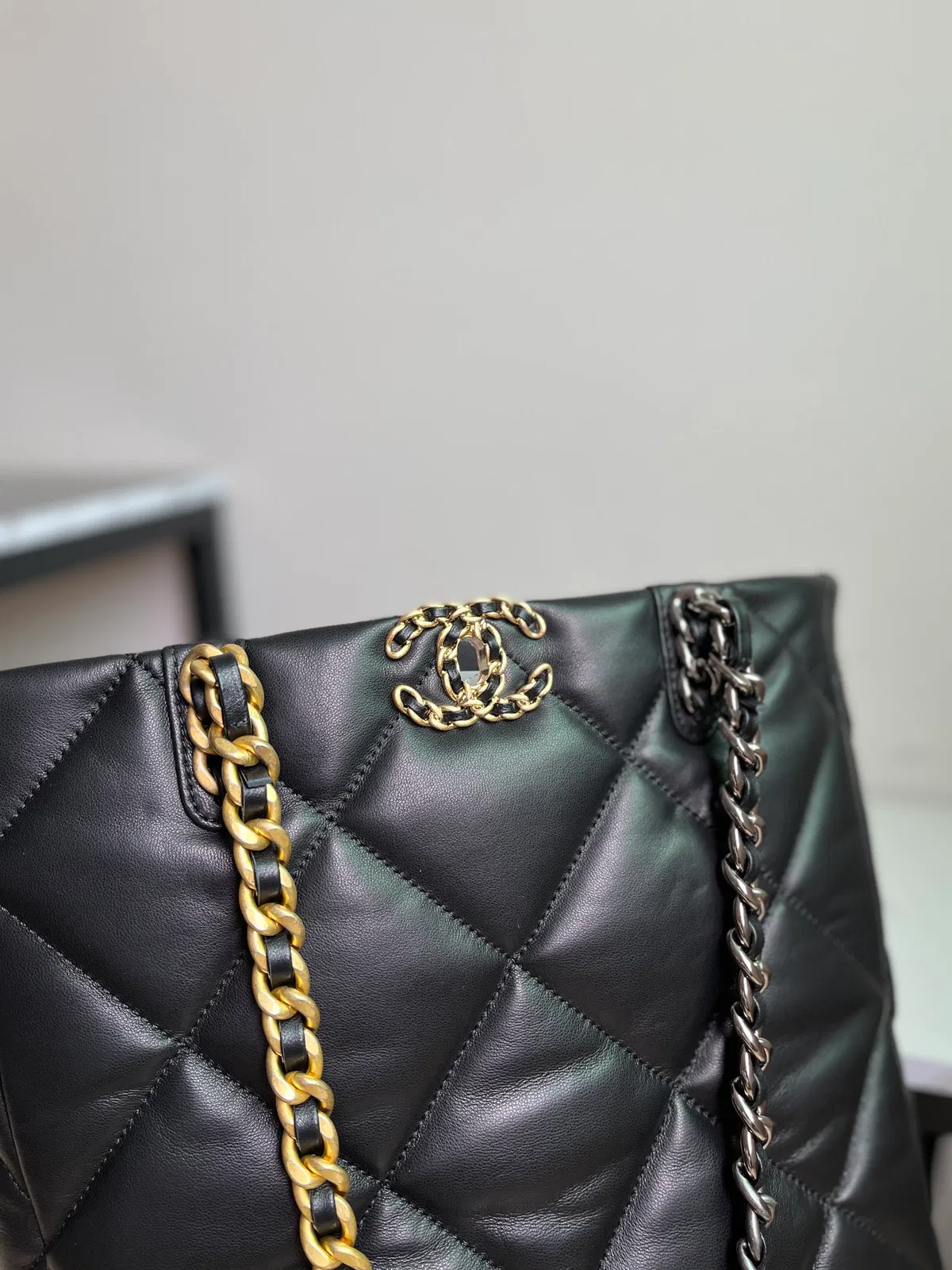 CHANEL 19 SHOPPING BAG — image 8