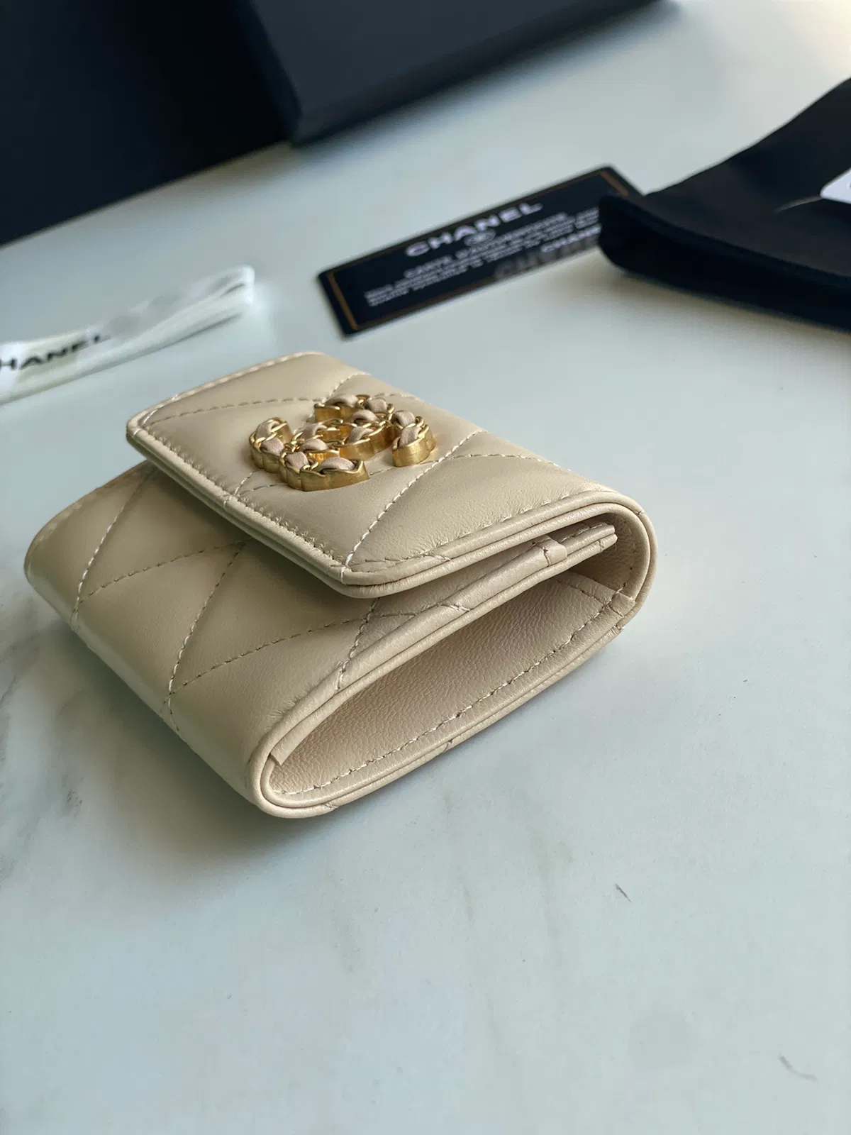 CHANEL 19 FLAP CARD HOLDER — image 8