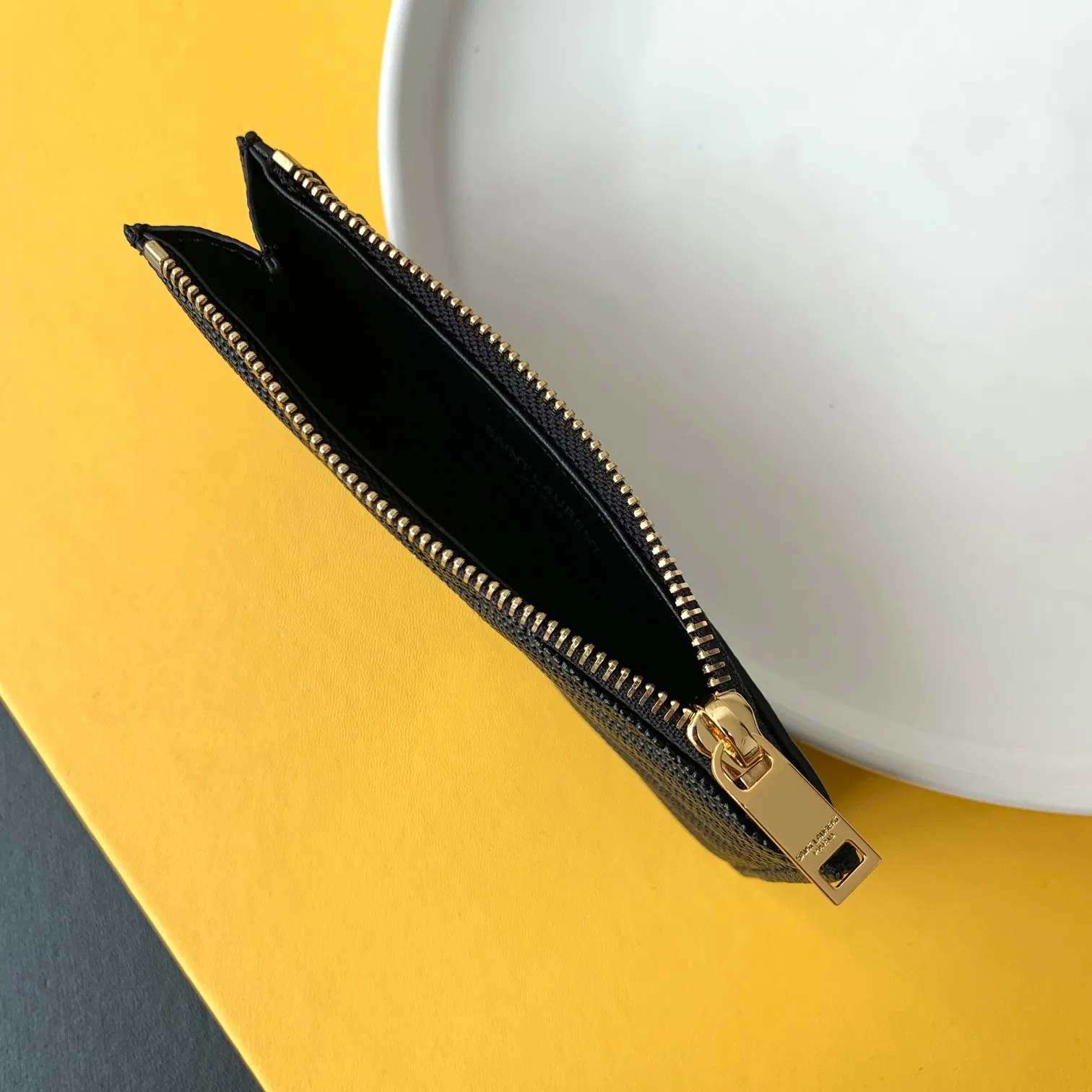 CASSANDRE MATELASSÉ ZIPPED FRAGMENTS CARD CASE IN GRAIN DE POUDRE EMBOSSED LEATHER — image 4