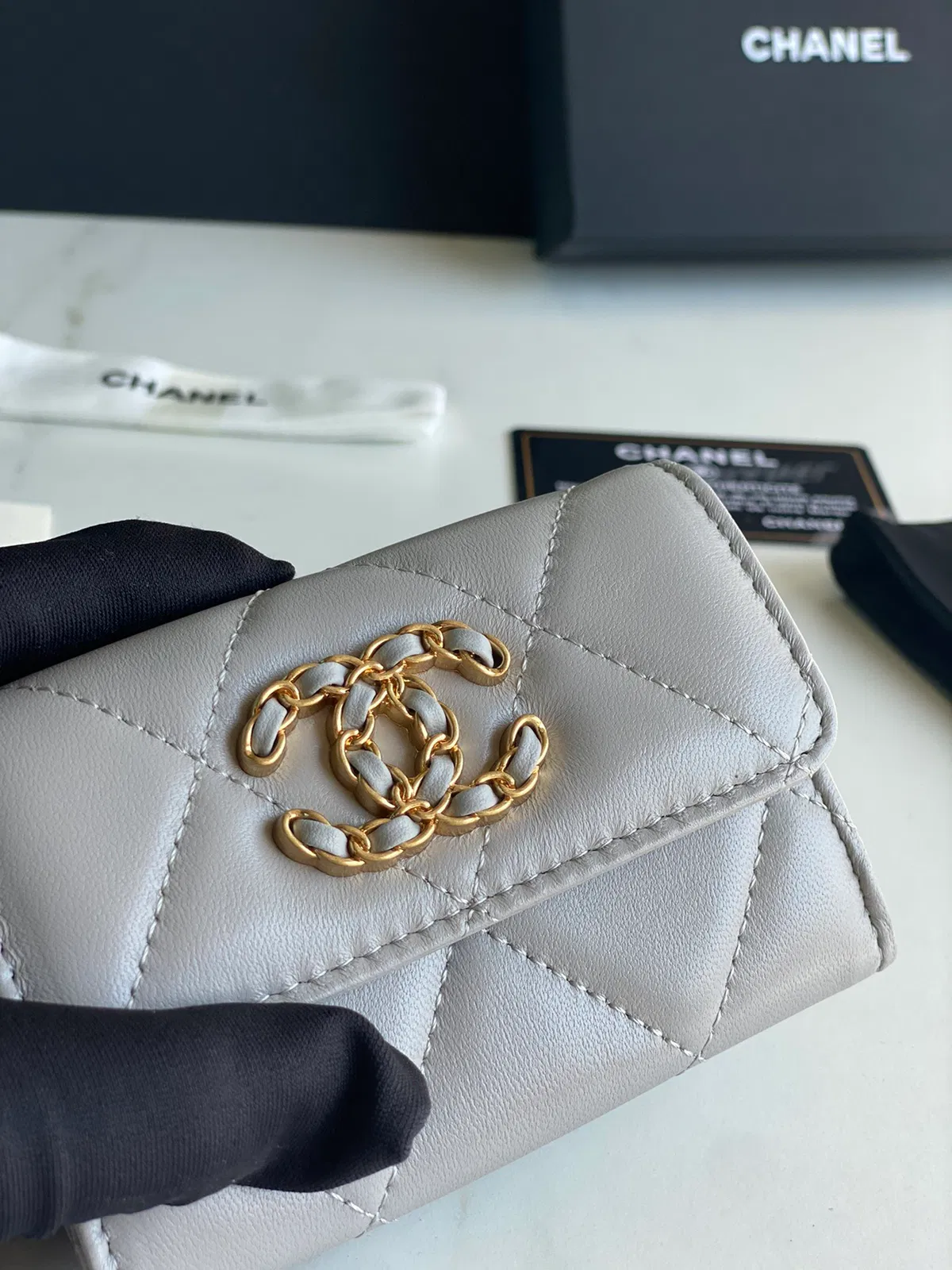 CHANEL 19 FLAP CARD HOLDER — image 7