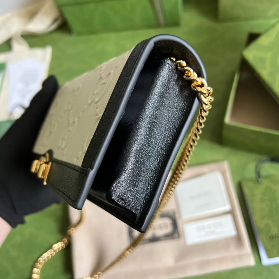 Gucci Leather clutch — image 6