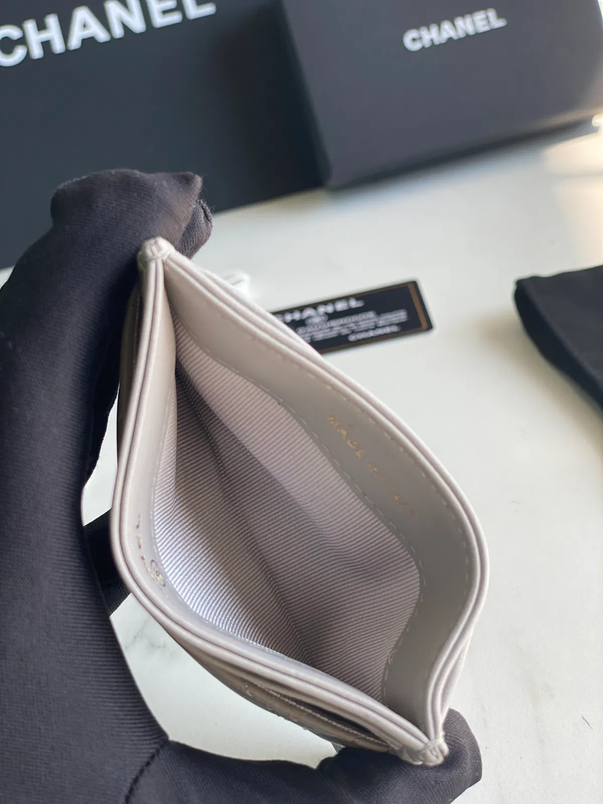 CHANEL 19 CARD HOLDER — image 4