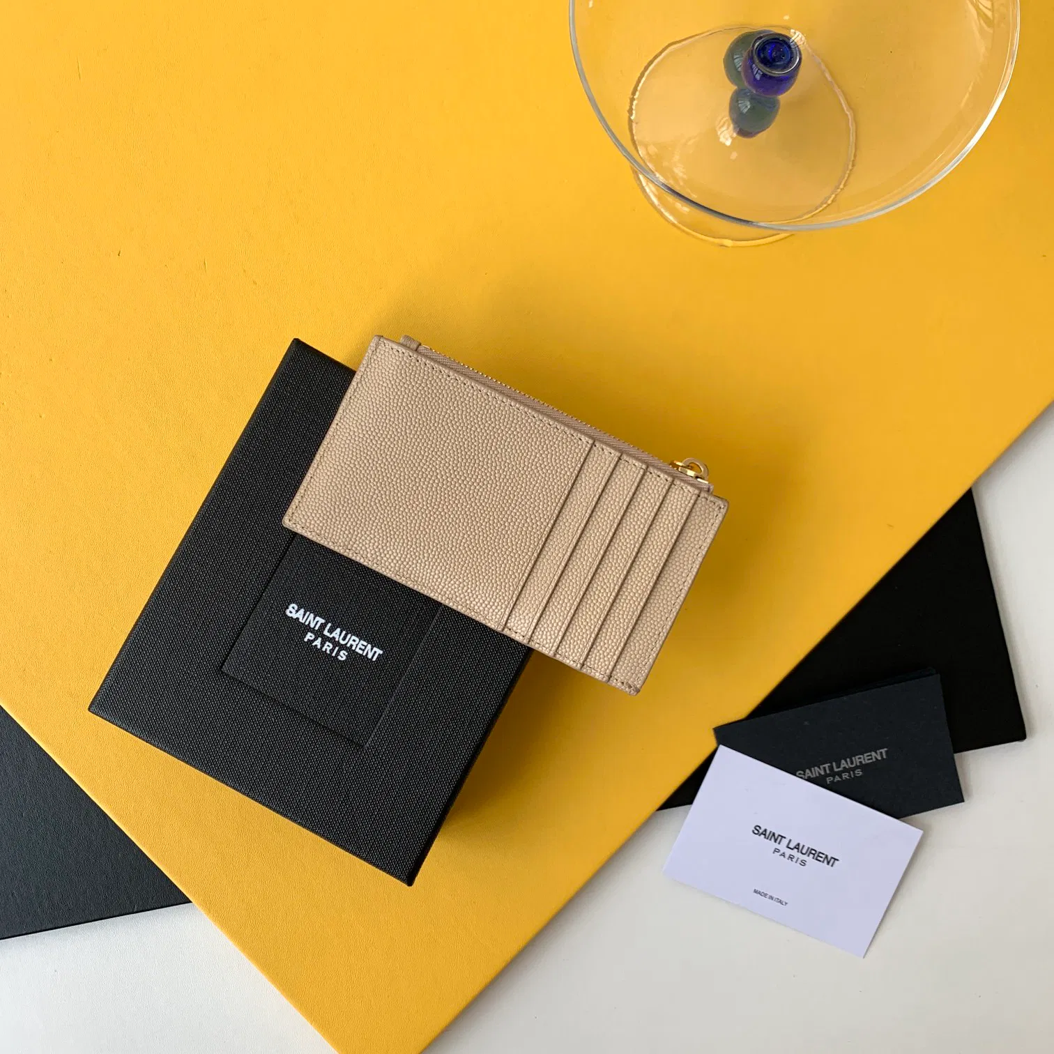 CASSANDRE MATELASSÉ ZIPPED FRAGMENTS CARD CASE IN GRAIN DE POUDRE EMBOSSED LEATHER — image 2