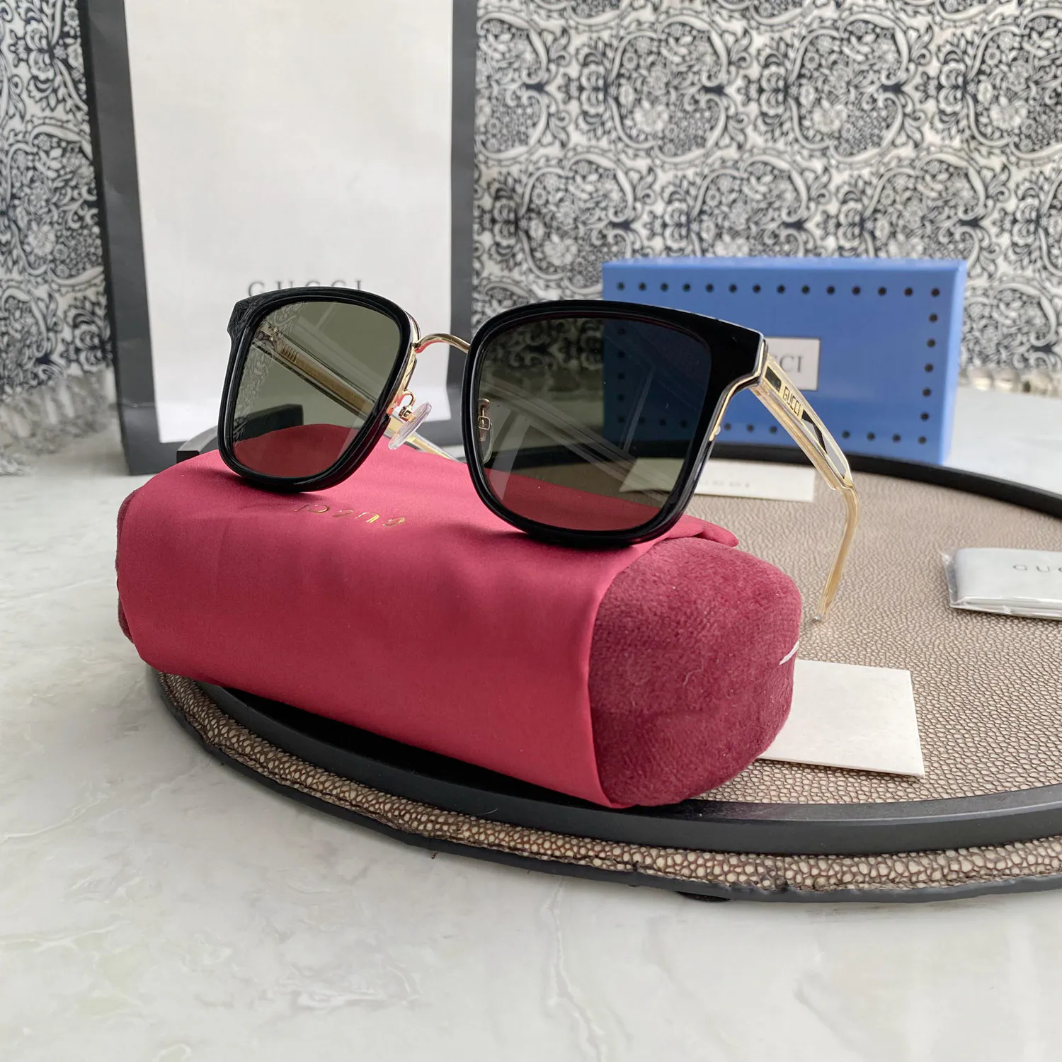 Gucci Eyewear square tinted sunglasses — image 2