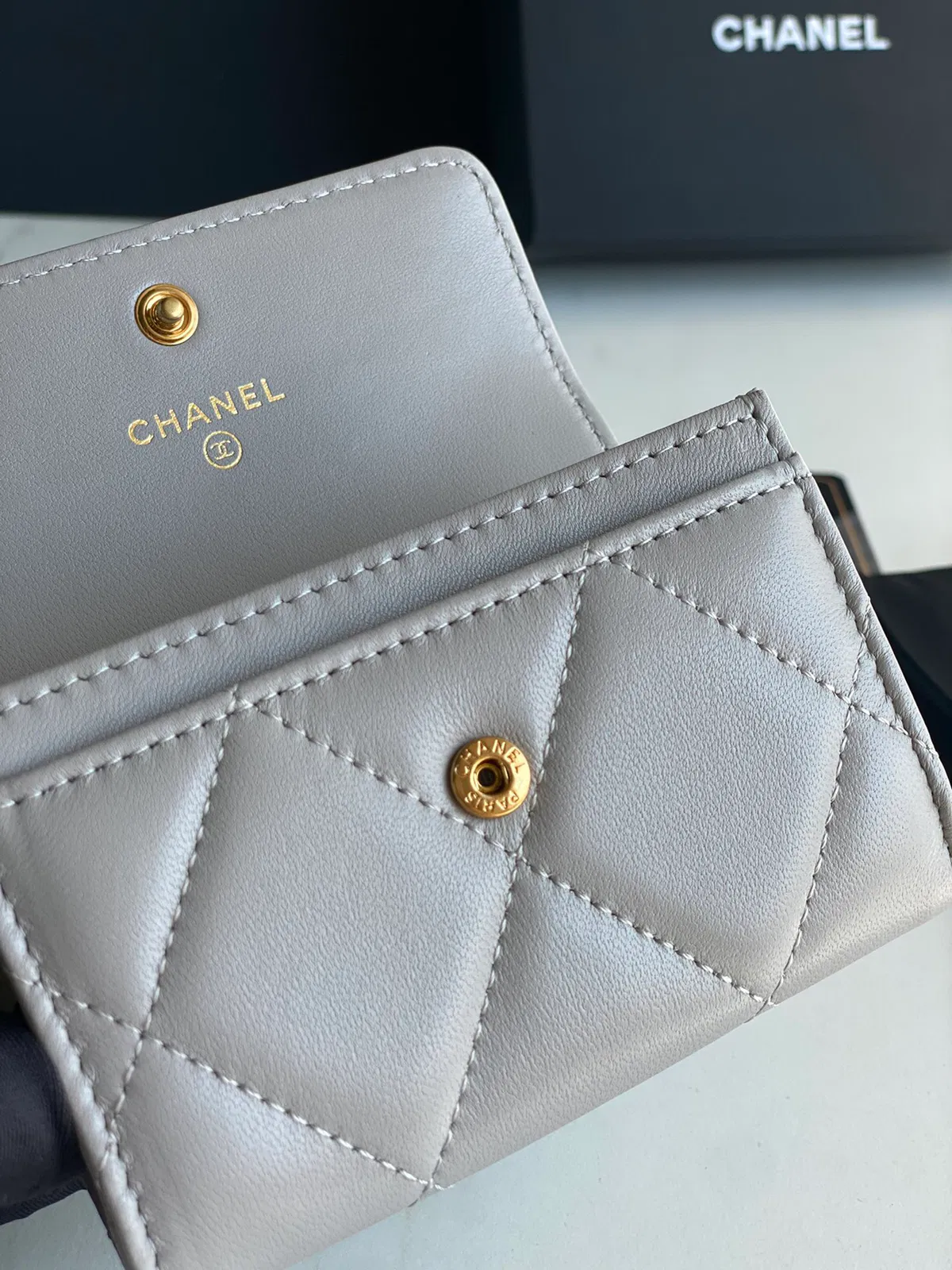CHANEL 19 FLAP CARD HOLDER — image 4
