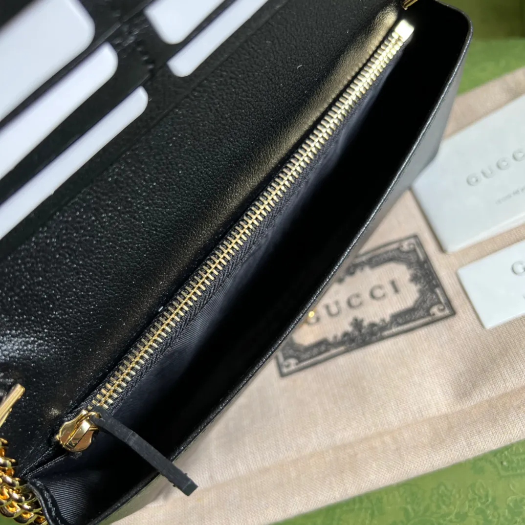 Gucci Leather clutch — image 9