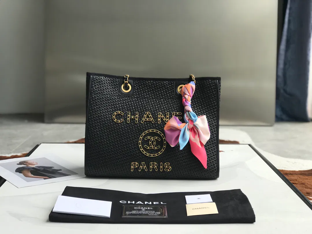 CHANEL TOTE