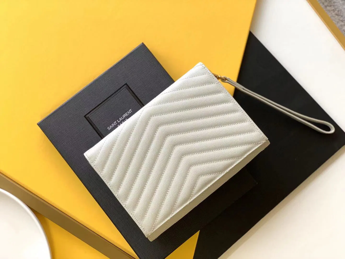 CASSANDRE SAINT LAURENT MATELASSÉ FLAP POUCH IN QUILTED GRAIN DE POUDRE EMBOSSED LEATHER — image 2