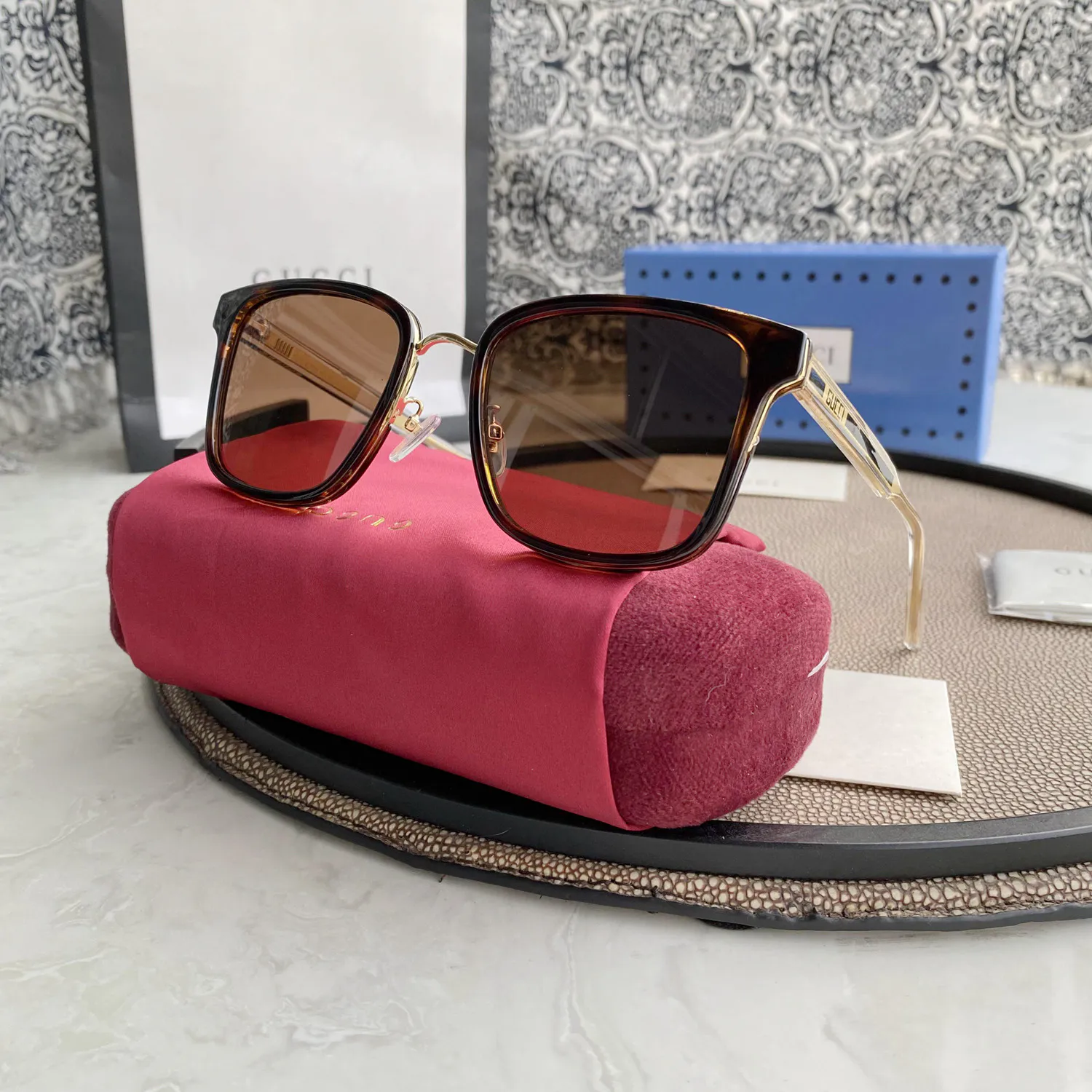 Gucci Eyewear square tinted sunglasses — image 2