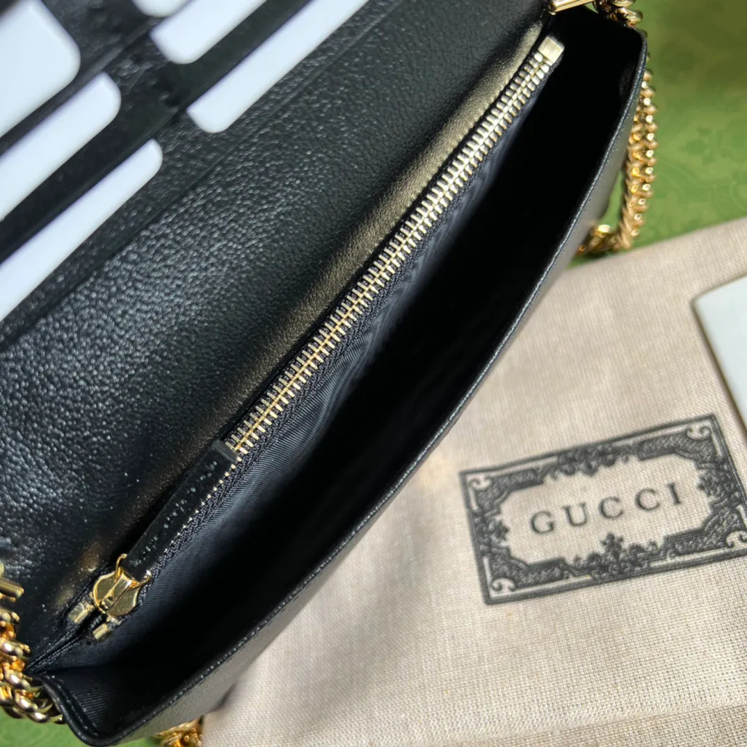 Gucci Leather clutch — image 3