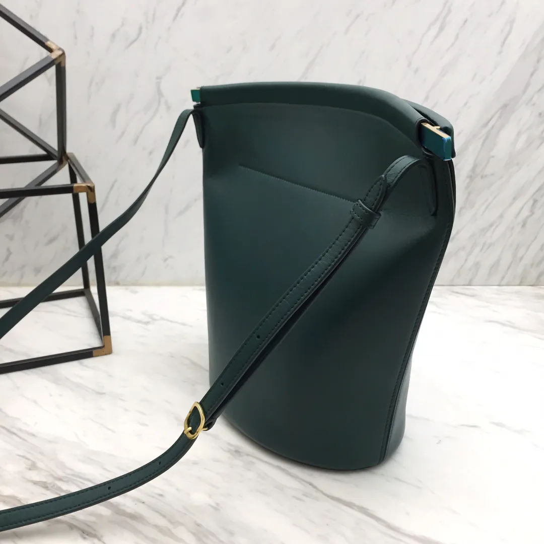 SANGLE BUCKET — image 3