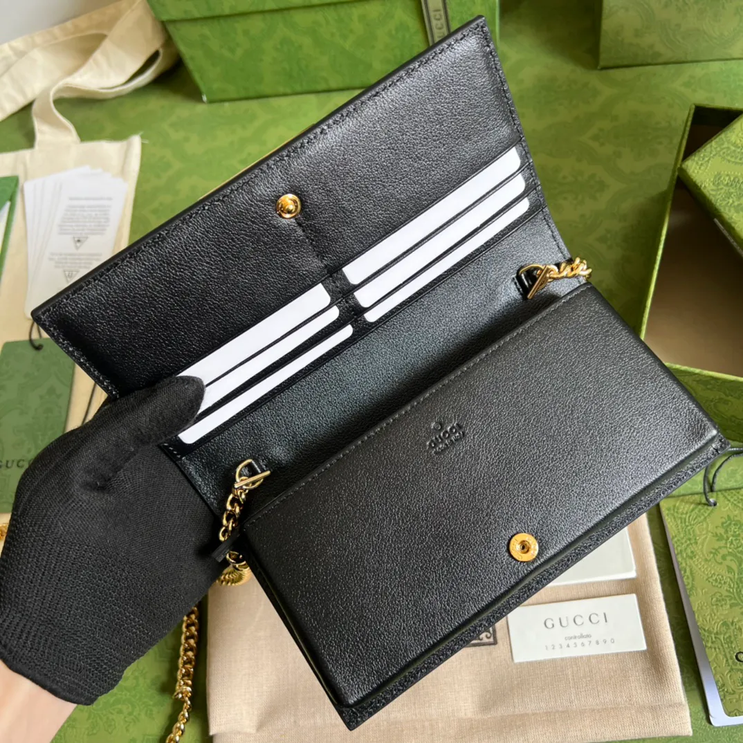 Gucci Leather clutch — image 4