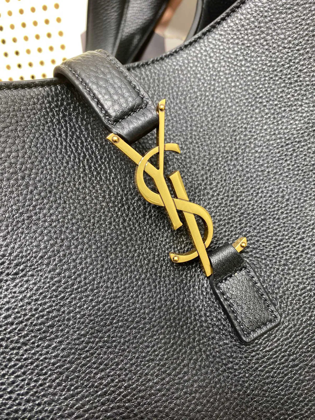 YSL BEA IN GRAINED LEATHER — image 5