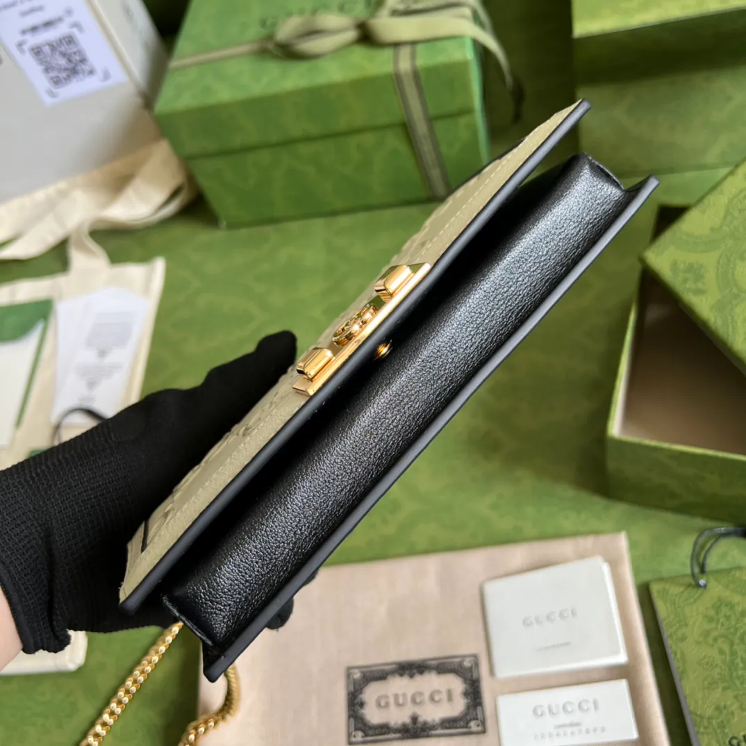 Gucci Leather clutch — image 8