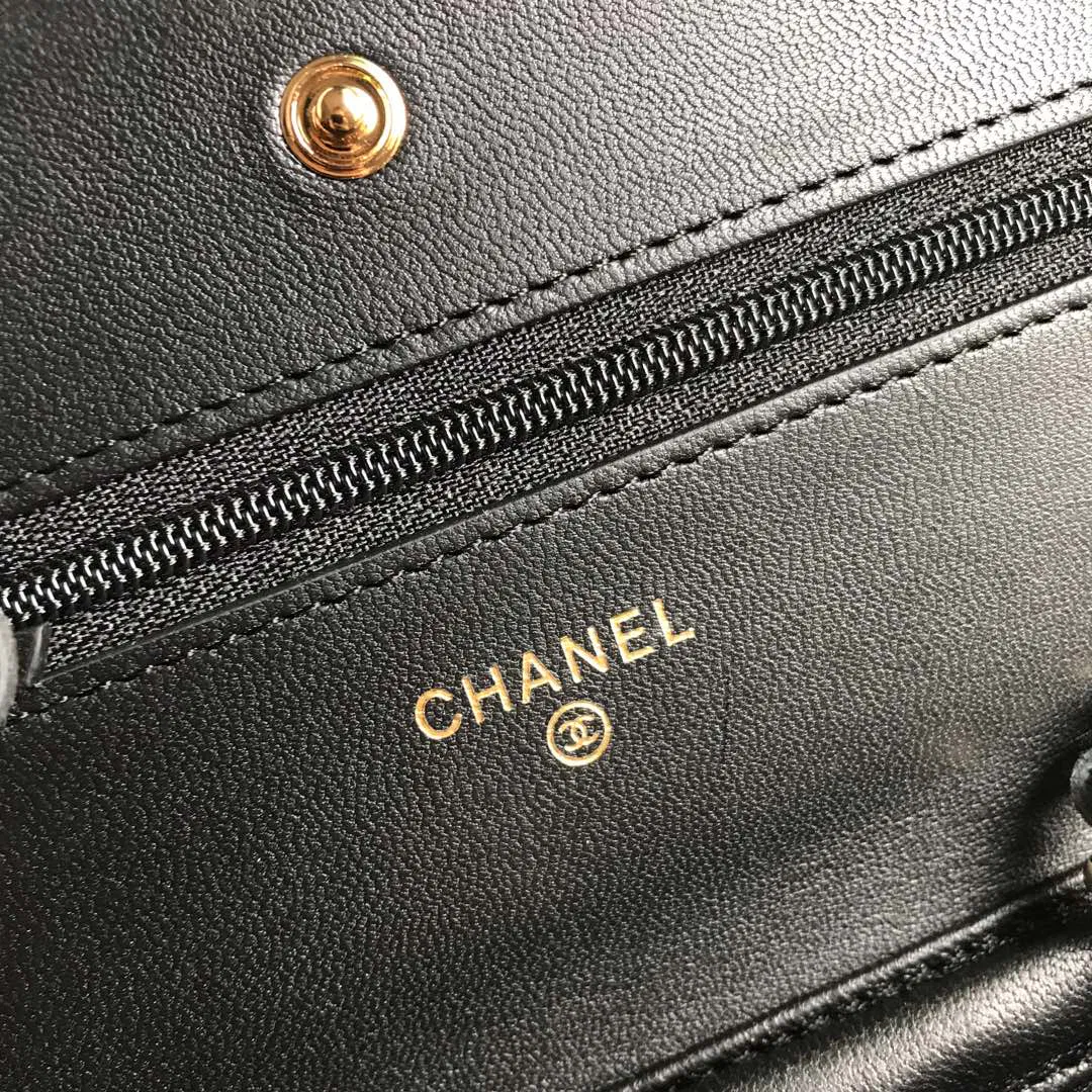 Chanel WOC — image 8