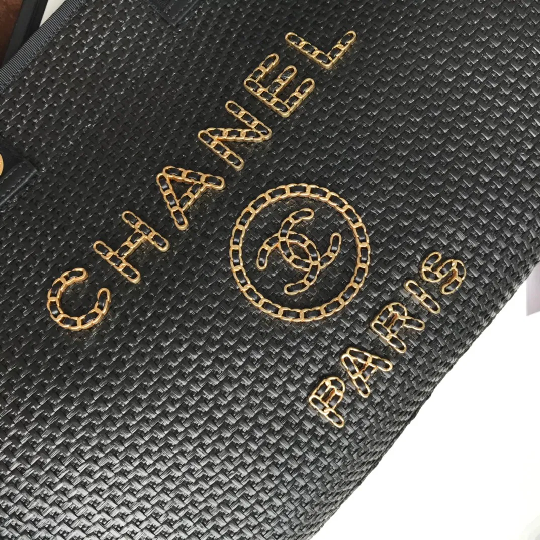 CHANEL TOTE — image 4