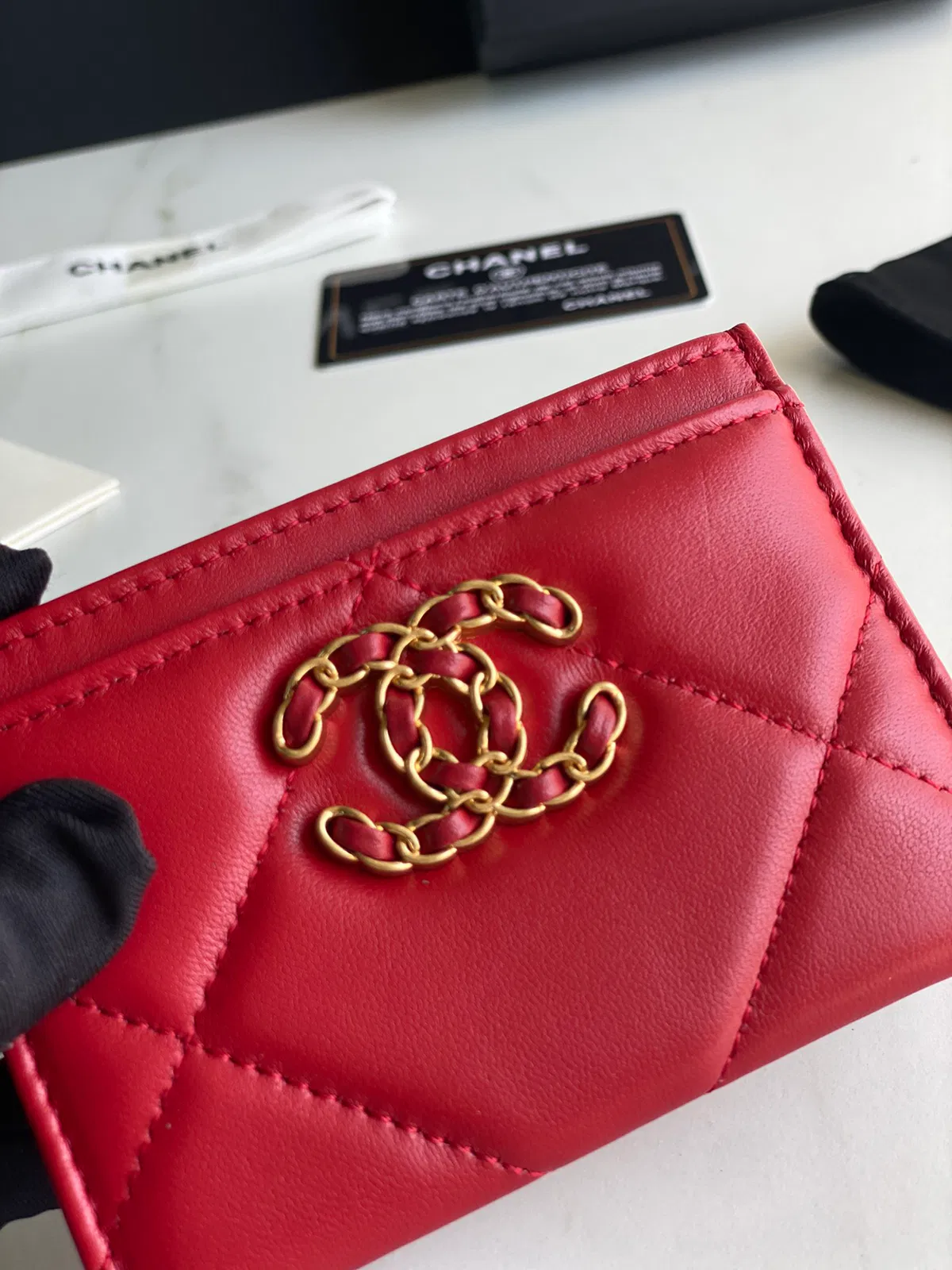 CHANEL 19 CARD HODLER — image 7