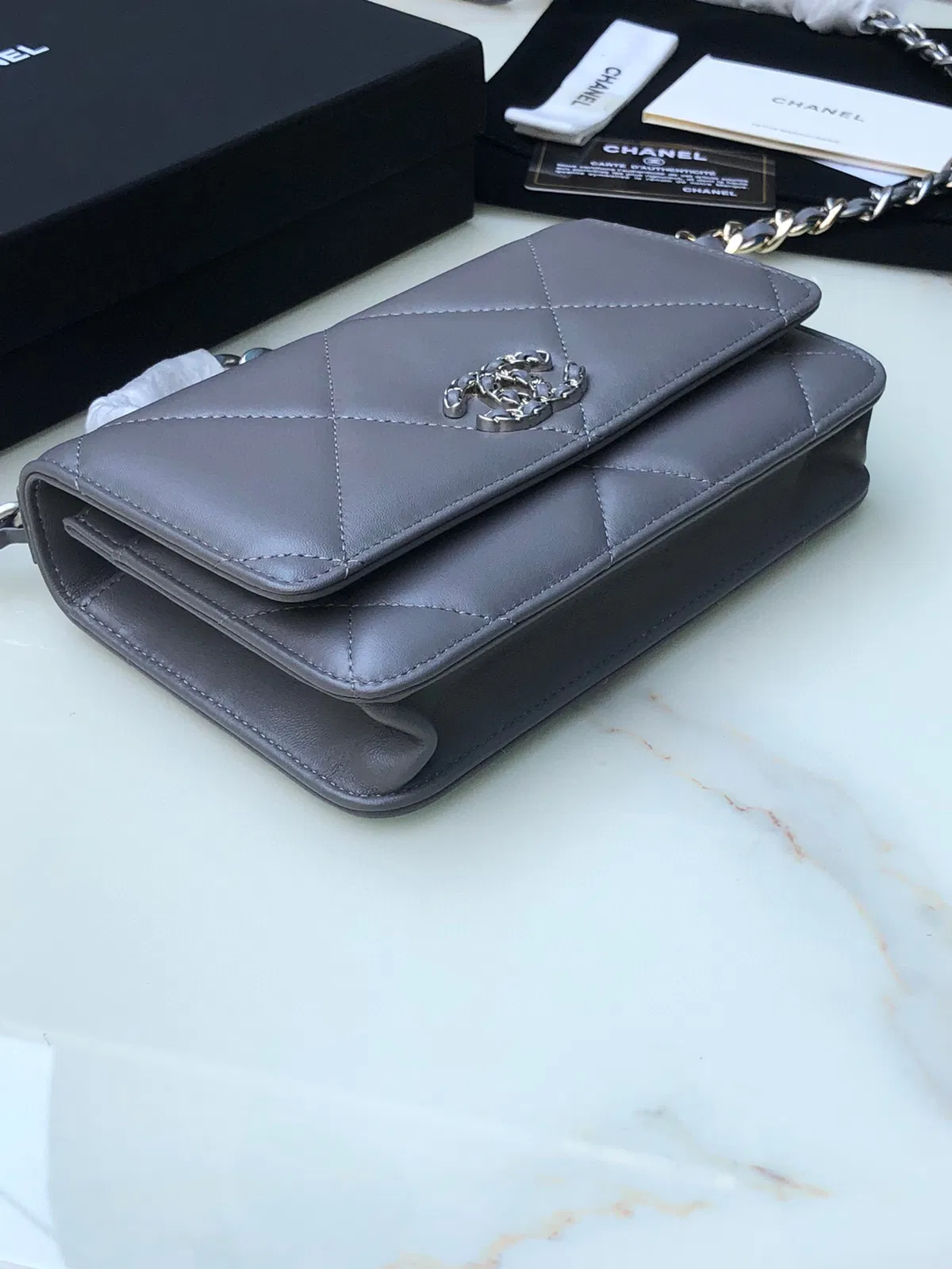 CHANEL 19 WALLET ON CHAIN — image 9