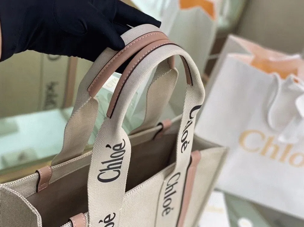Top Quality Replica Chloe Medium Woody Tote Bag in Canvas with Beige Leather Strips — image 6