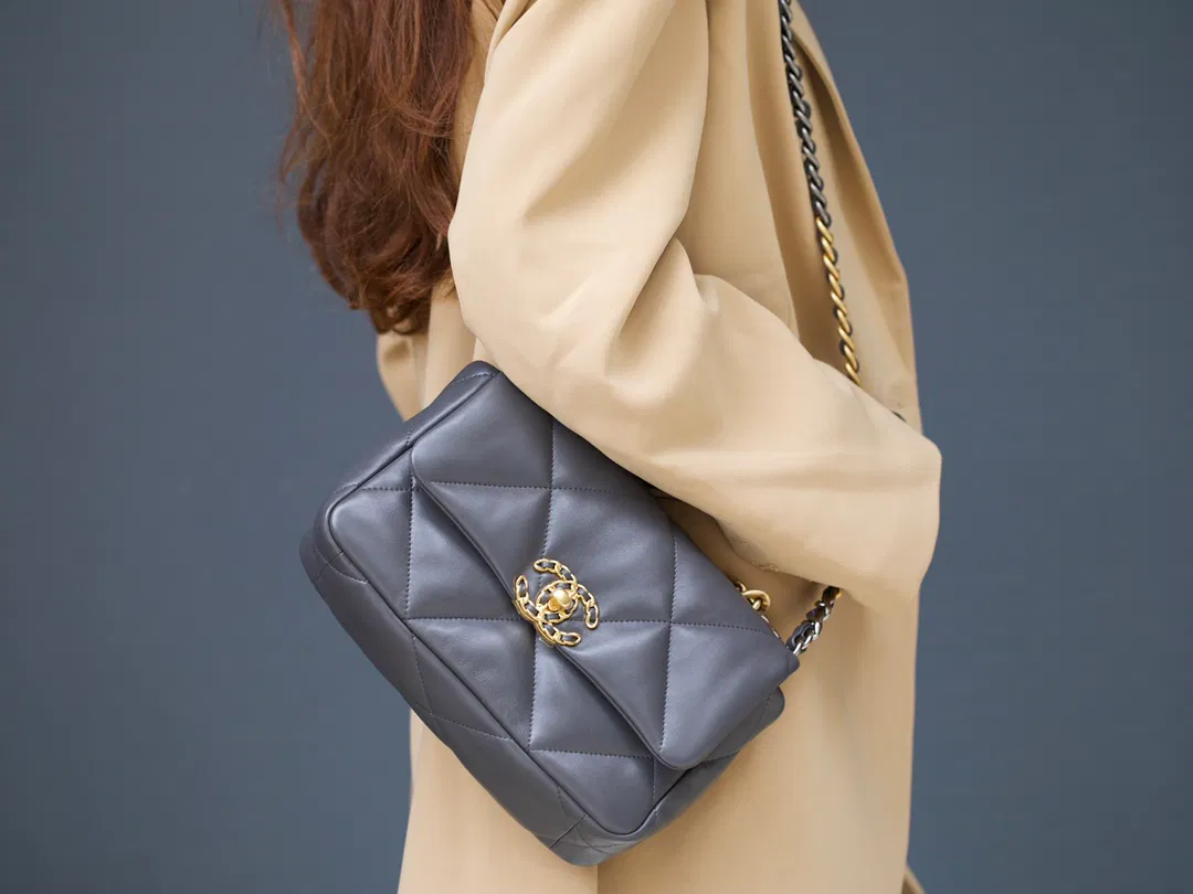 Chanel 19
