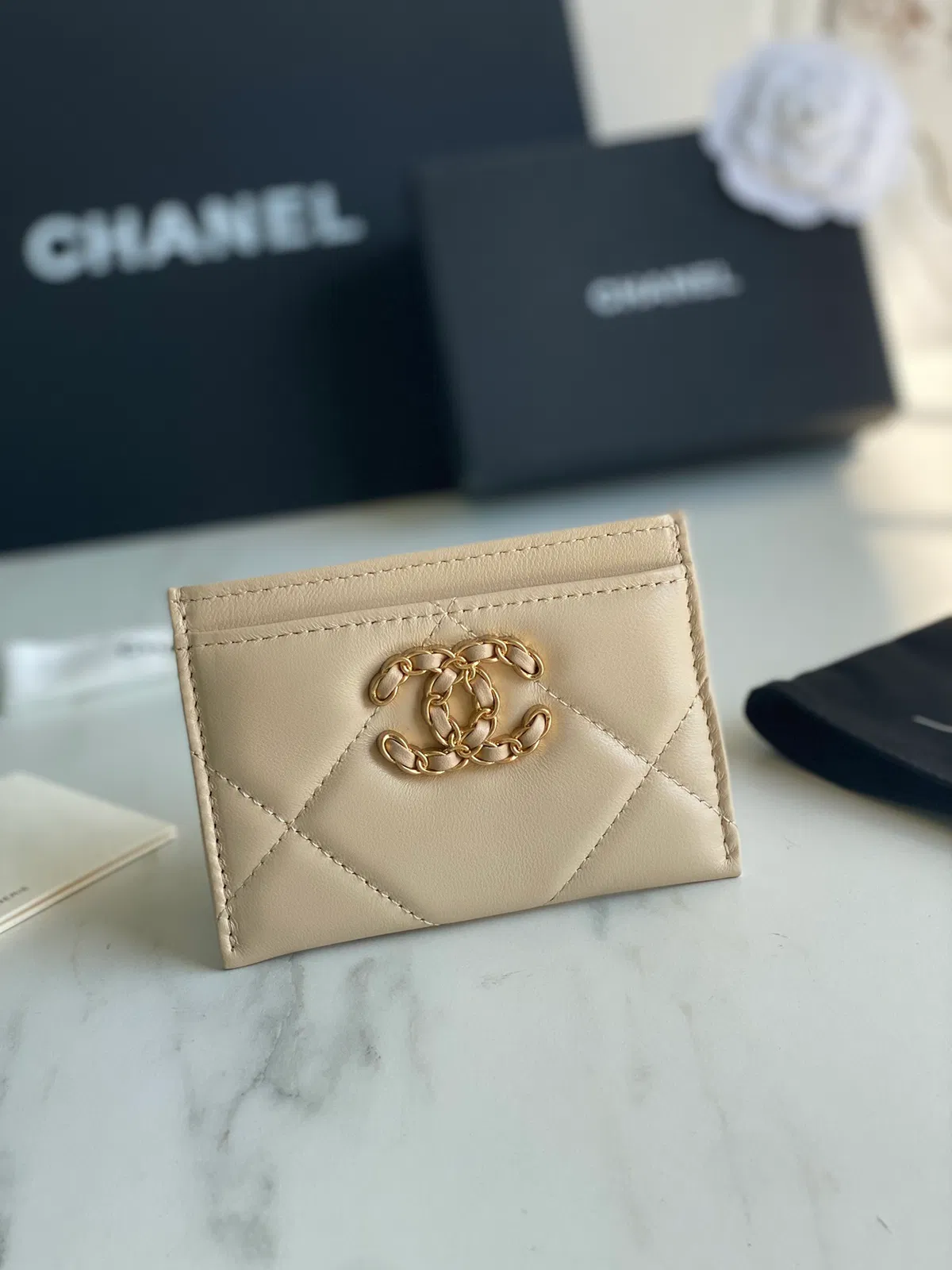 CHANEL 19 CARD HOLDER
