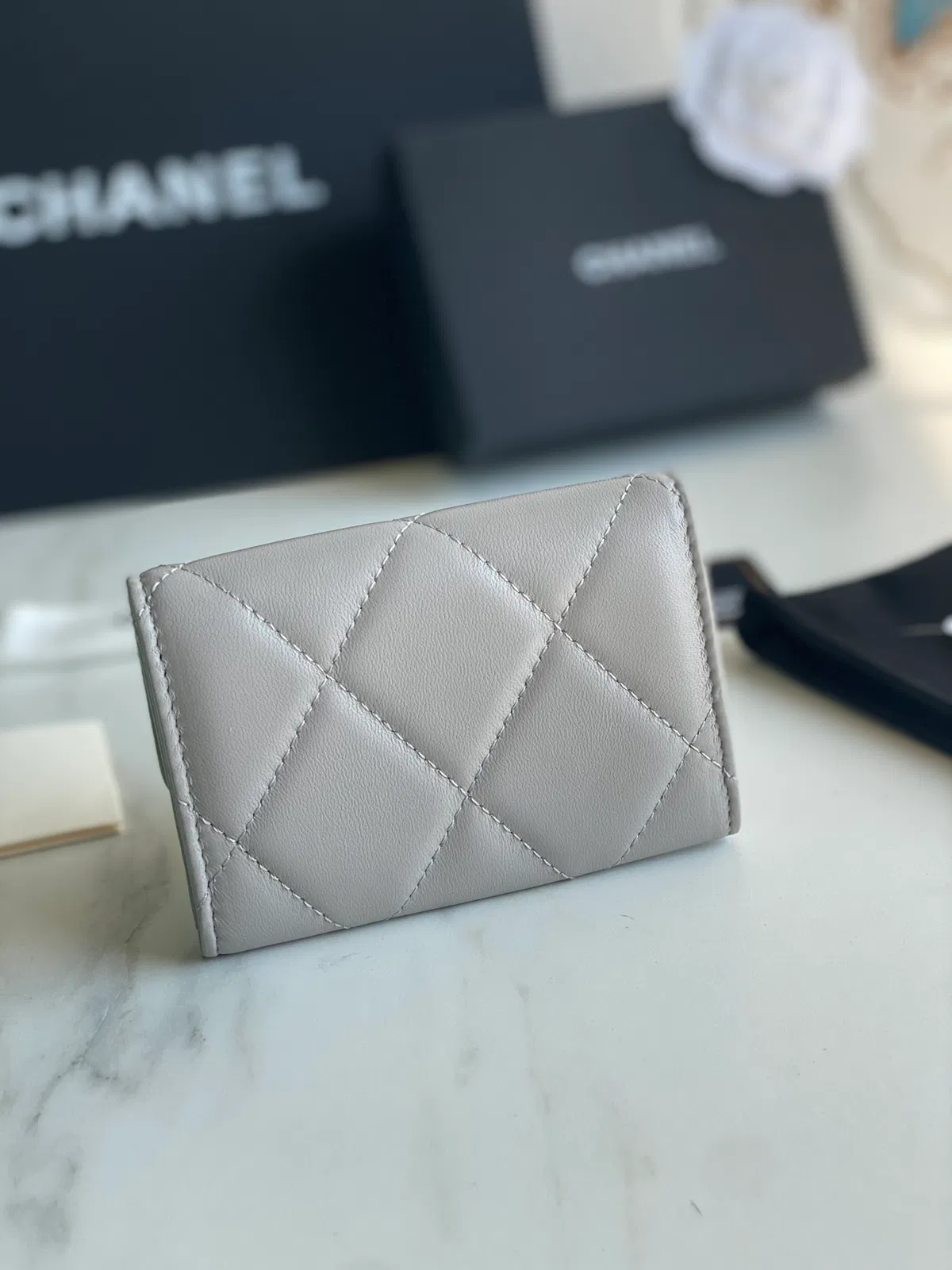 CHANEL 19 FLAP CARD HOLDER — image 2