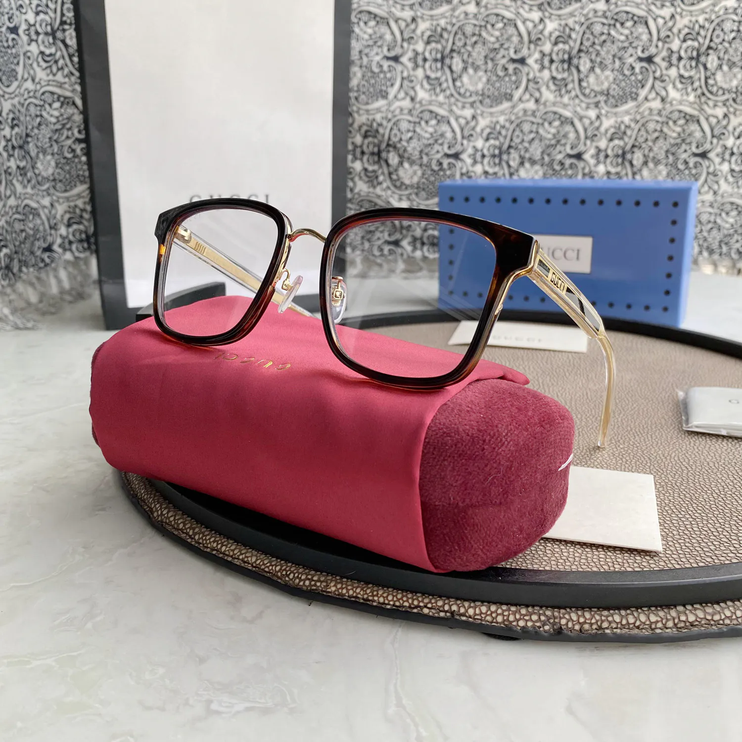 Gucci Eyewear square tinted sunglasses — image 2