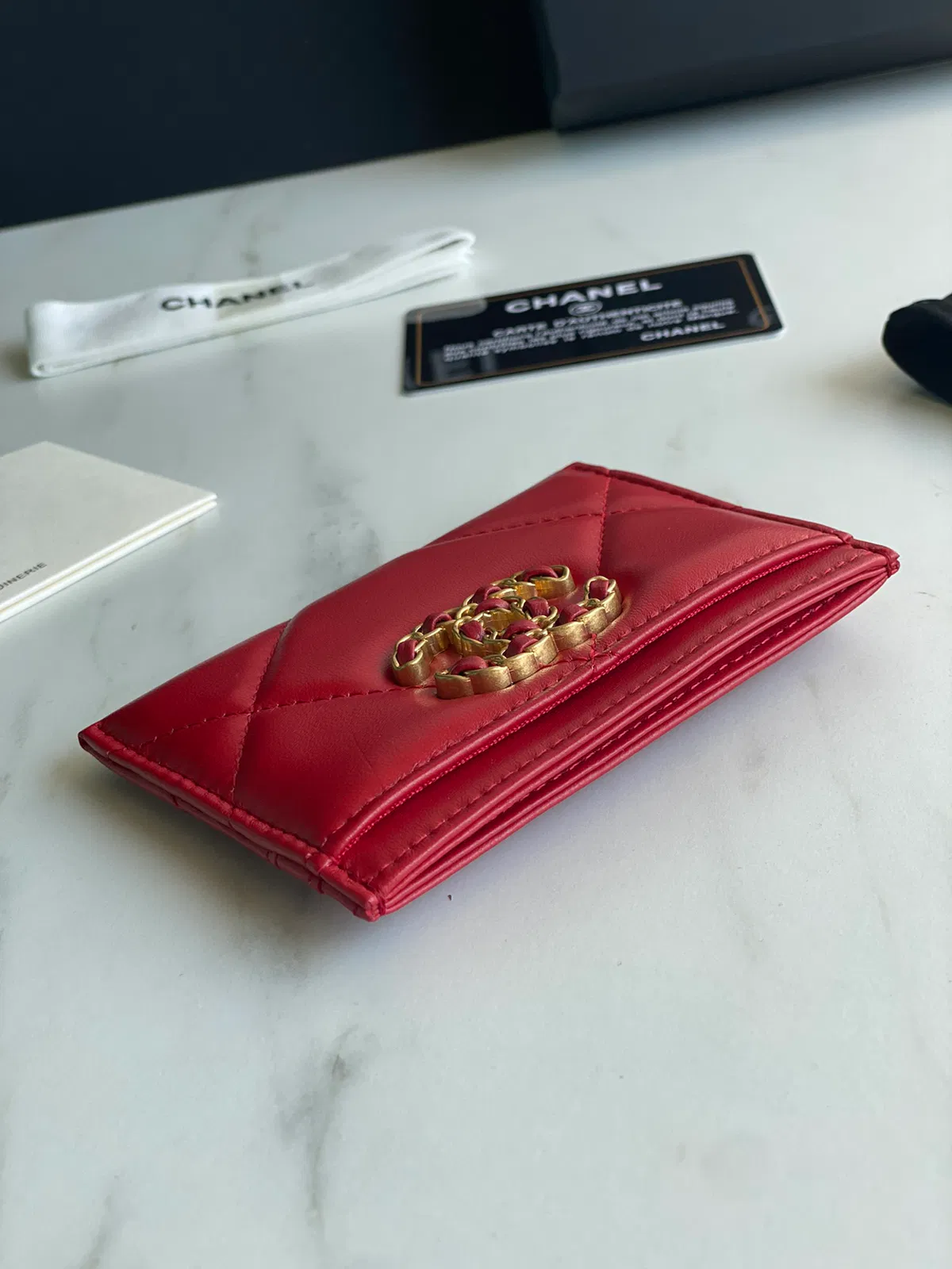 CHANEL 19 CARD HODLER — image 9