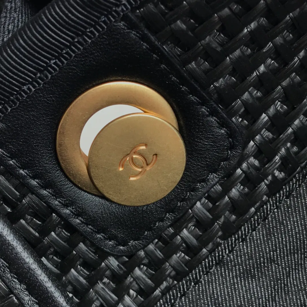 CHANEL TOTE — image 9