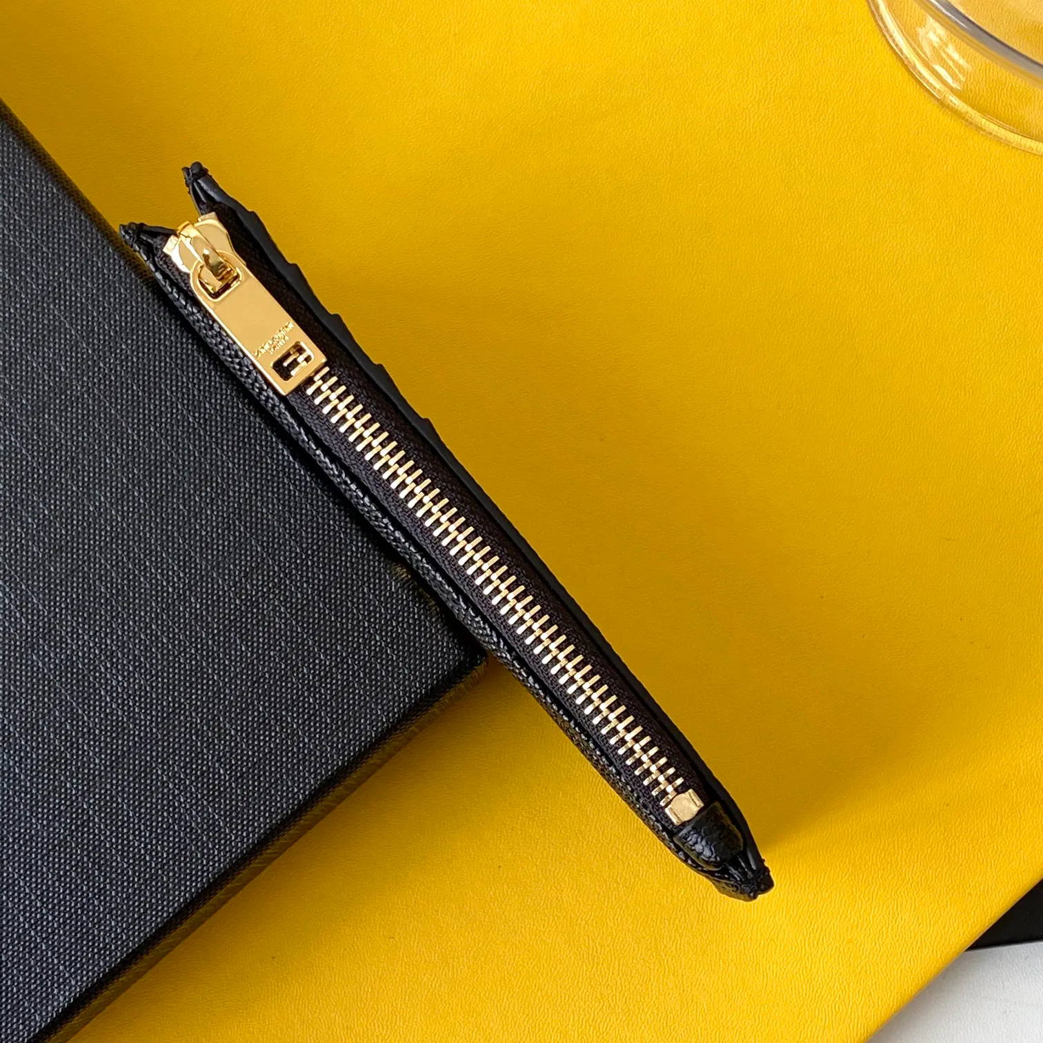 CASSANDRE MATELASSÉ ZIPPED FRAGMENTS CARD CASE IN GRAIN DE POUDRE EMBOSSED LEATHER — image 7