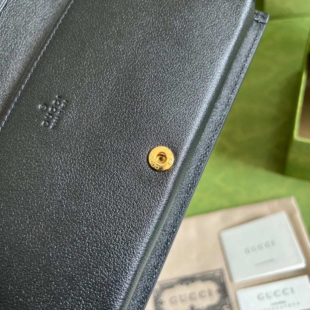 Gucci Leather clutch — image 4