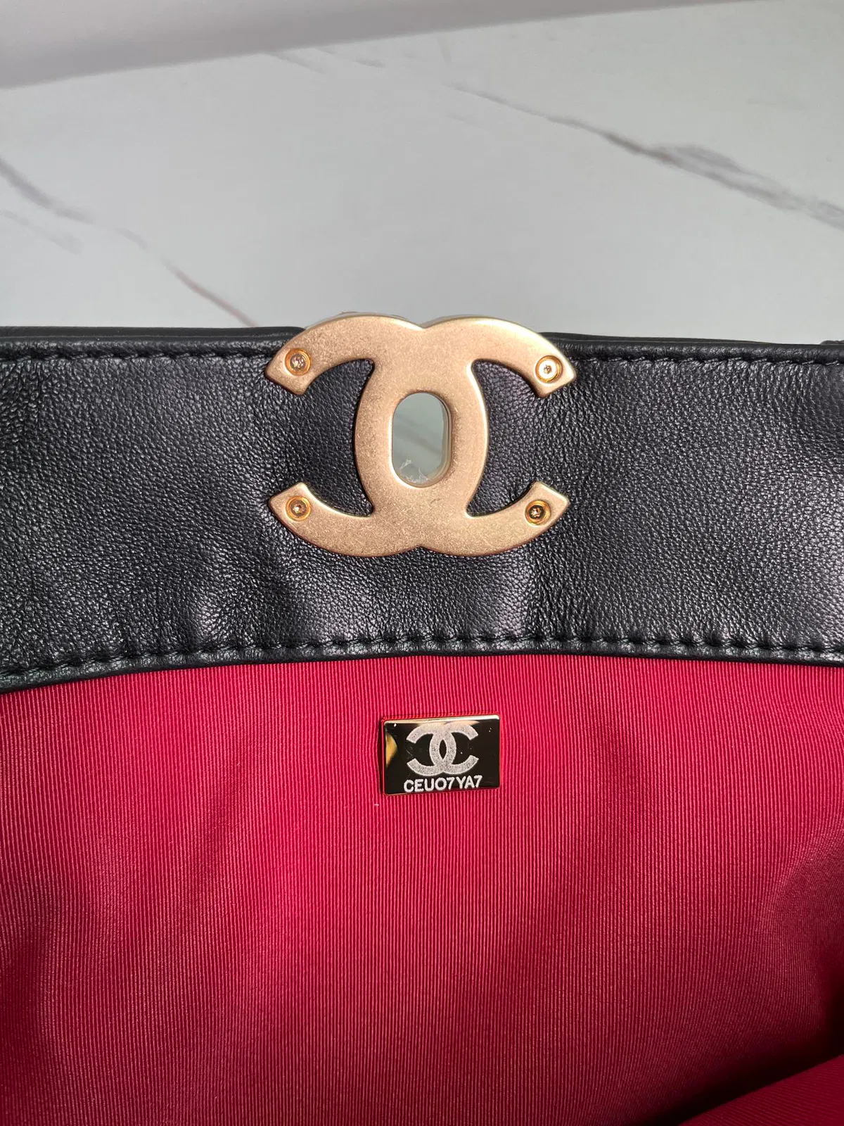 CHANEL 19 SHOPPING BAG — image 4