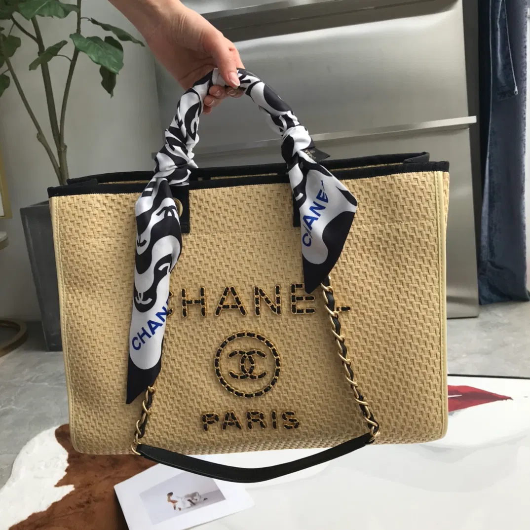 CHANEL TOTE — image 5